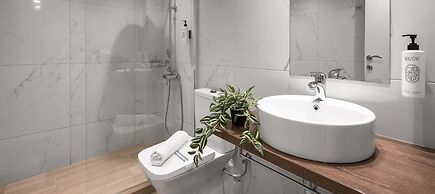 Big Apple, Nilie Hospitality MGMT