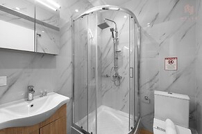 Big Apple, Nilie Hospitality MGMT