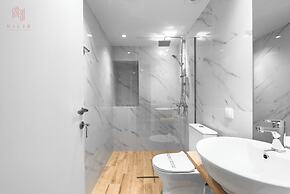 Big Apple, Nilie Hospitality MGMT