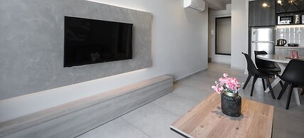 Big Apple, Nilie Hospitality MGMT