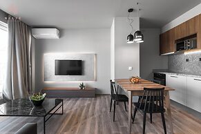 Big Apple, Nilie Hospitality MGMT