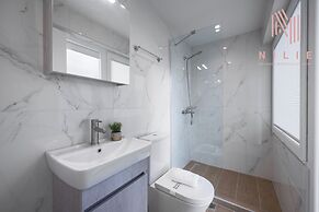 Big Apple, Nilie Hospitality MGMT