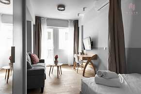 Big Apple, Nilie Hospitality MGMT