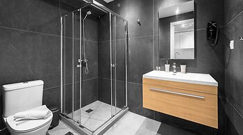 Big Apple, Nilie Hospitality MGMT