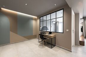 Big Apple, Nilie Hospitality MGMT