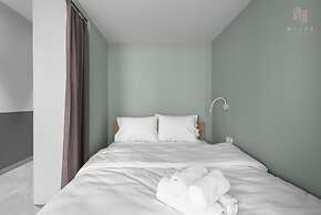 Big Apple, Nilie Hospitality MGMT