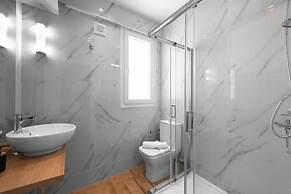 Big Apple, Nilie Hospitality MGMT