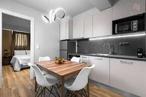 Big Apple, Nilie Hospitality MGMT