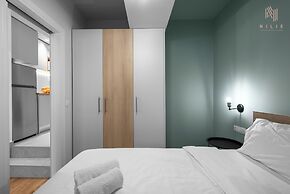 Big Apple, Nilie Hospitality MGMT