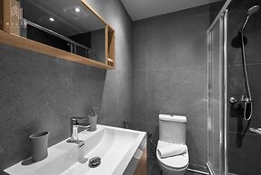 Big Apple, Nilie Hospitality MGMT