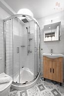 Big Apple 4 Nilie Hospitality MGMT