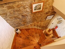 Old Blacksmiths Cottage