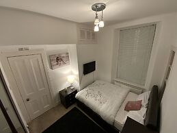 Apartment - Sleeps2 - City Centre - Parking - Yard
