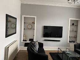 Apartment - Sleeps2 - City Centre - Parking - Yard