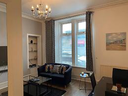 Apartment - Sleeps2 - City Centre - Parking - Yard