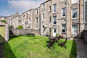 Apartment - Sleeps2 - City Centre - Parking - Yard