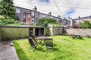 Apartment - Sleeps2 - City Centre - Parking - Yard