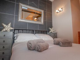 2 The Old Coach House