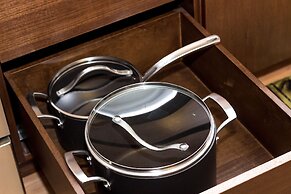 2br Fully Furnished Apartment - Great Location In Midtown 2 Bedroom Ap