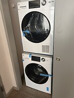 2br Fully Furnished Apartment - Great Location In Midtown 2 Bedroom Ap