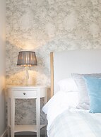 Immaculate 4-bed House 5mins Walk to Village Shop