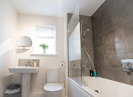 Immaculate 4-bed House 5mins Walk to Village Shop