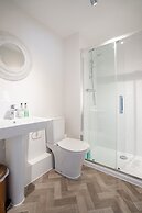 Immaculate 4-bed House 5mins Walk to Village Shop