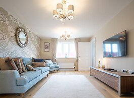 Immaculate 4-bed House 5mins Walk to Village Shop