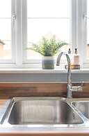 Immaculate 4-bed House 5mins Walk to Village Shop