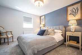 Immaculate 4-bed House 5mins Walk to Village Shop