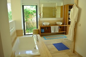 Magnificent 4 Bedroom Villa With Swimming Pool