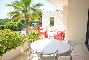 Magnificent 4 Bedroom Villa With Swimming Pool