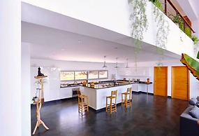 Splendid Villa With sea View