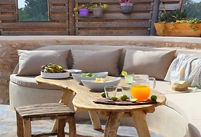 Splendid Villa With sea View