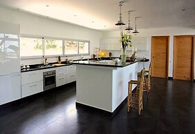 Splendid Villa With sea View