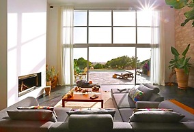 Splendid Villa With sea View