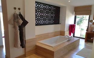 13 Bedroom Villa With Heated Pool, Golf Course, Seaside