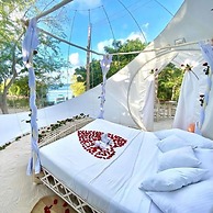 Rock and Sea Bubble Lodges