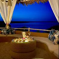 Rock And Sea Resort,baobab Suite