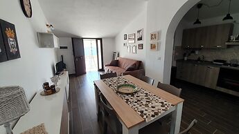 Apartment in Villa a Stone's Throw From the sea Up