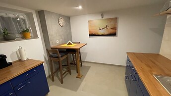 Cozy Furnished Basement Apartment