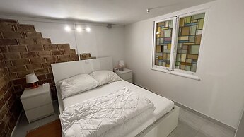 Cozy Furnished Basement Apartment