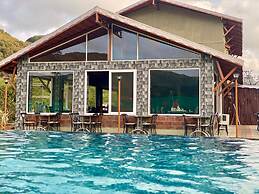Mastiff Grand La Villae Resort