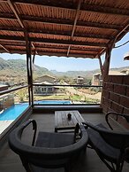 Mastiff Grand La Villae Resort