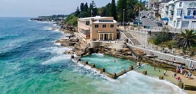 Walk to Coogee Beach Apartment Retreat