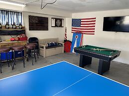 Kern River Retreat - Walk To River & Downtown! 3 Bedroom Retreat by Re