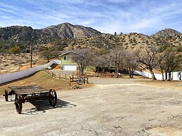Kern River Retreat - Walk To River & Downtown! 3 Bedroom Retreat by Re