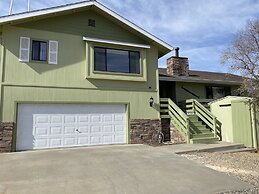 Kern River Retreat - Walk To River & Downtown! 3 Bedroom Retreat by Re