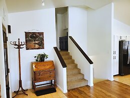 Kern River Retreat - Walk To River & Downtown! 3 Bedroom Retreat by Re