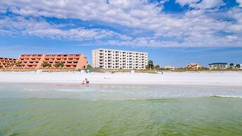 Destin on the Gulf 501 is a Beautiful Gulf Front 5th Floor with Free B